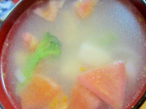 トマト米麺ブロッコリー小松菜海老炒めスープ